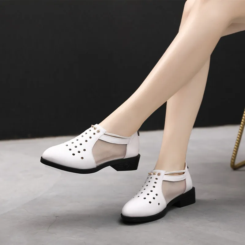 

2020 Top Cowhide Mesh Splice Rivet Summer Shoes Women Leather Sandals Low Heel Comfort Fashion Sandals Women Sandals plus size