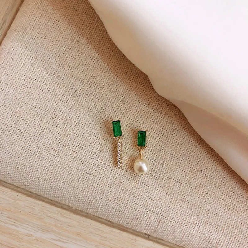 

2019 new heart jewley wholesale Light Luxury Small Earrings Emerald Green Crystal crown Pearl Asymmetric Cute Earrings For Women