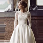 Платье свадебное атласное с длинным рукавом, винтажное ТРАПЕЦИЕВИДНОЕ с круглым вырезом, кружевной аппликацией, на пуговицах, со шлейфом, 2021