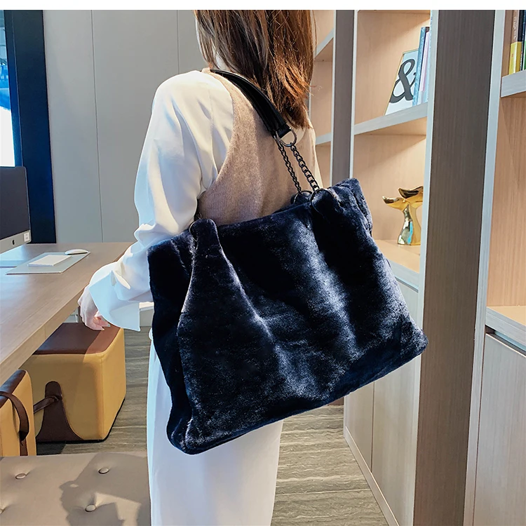 Original Brand Autumn And Winter Plush Shoulder Bag& Large Capacity Chain Tote Bag Width 49cm High 31cm Thickness 13cm