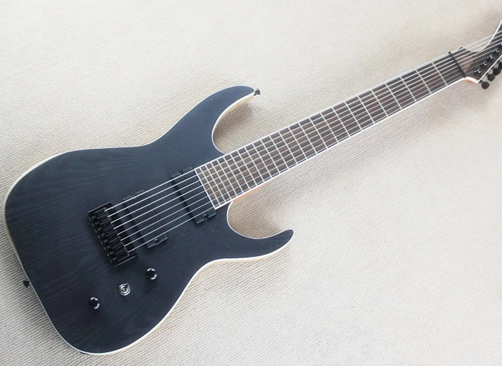 Электрическая гитара 8 струн матовая черная с 24 ладами подставка из розового