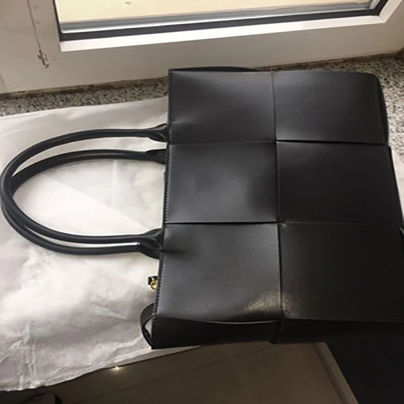 

Ladies autumn and winter new large mesh hand-woven 100% leather luxury handbag wild large-capacity fashion messenger bag