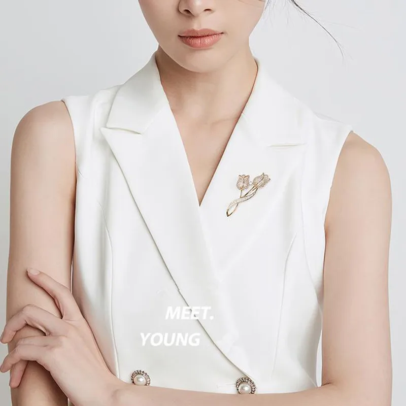 Женская брошь в форме тюльпана Элегантная Брошь золотого цвета с фианитом