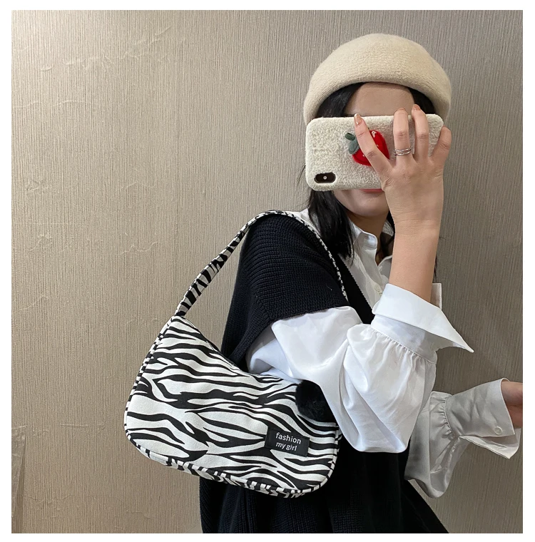 

Женская сумка на плечо с принтом зебры и коровы, милая маленькая Холщовая Сумка с подвеской, оптовая продажа, креативный дизайн, новые модны...