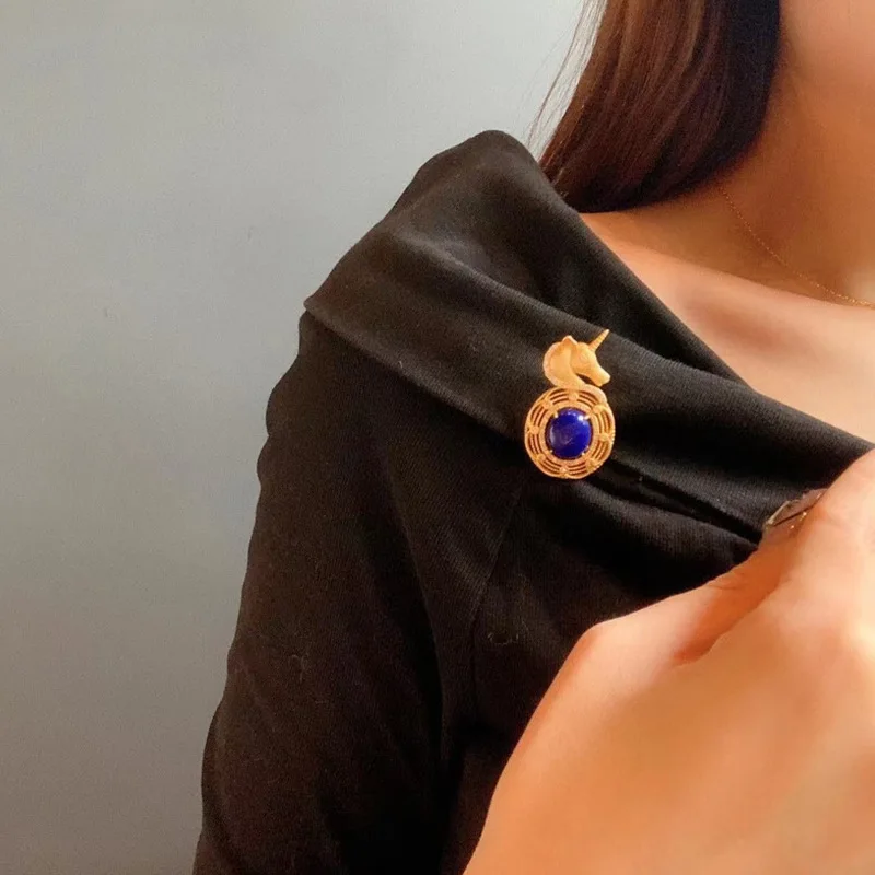 

Luxury Vintage Brooch Matte Gold Unicorn Pony Brooch Pendant(Necklace Not Included) With Oval Blue Stone Jewelry For Women Party