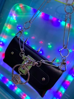 

Dark Gothic Punk PU Waist Bag Chain Cool Girl Mini Handbag Single-shoulder Women Steam Goth Small Belt Bag Girl
