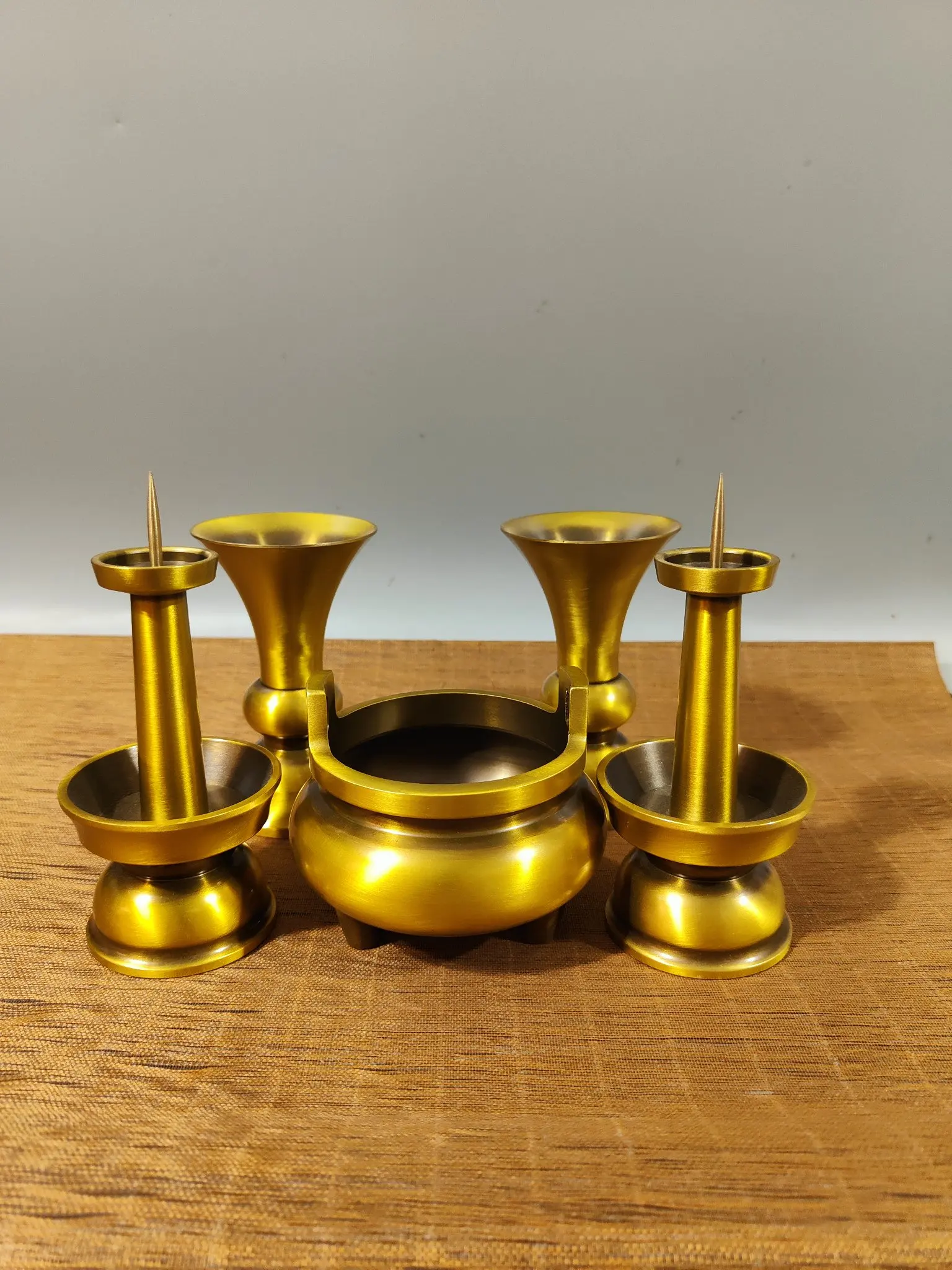 

Exquisite brass table five piece set of decorative ornaments