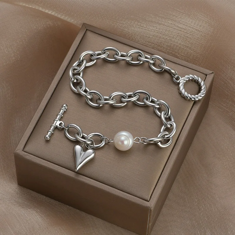 

Trendy Jewelry Big Chunk Chain Bracelet 2021 New Design Silvery Plating Heart Simulated Pearl Bracelet For Girl Lady Gifts