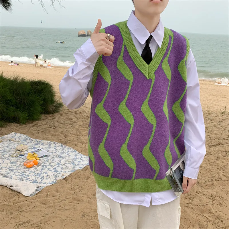 Женский трикотажный жилет без рукавов в полоску с V-образным вырезом | Мужская
