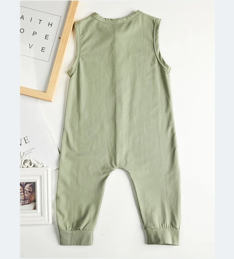 Детский однотонный комбинезон без рукавов |