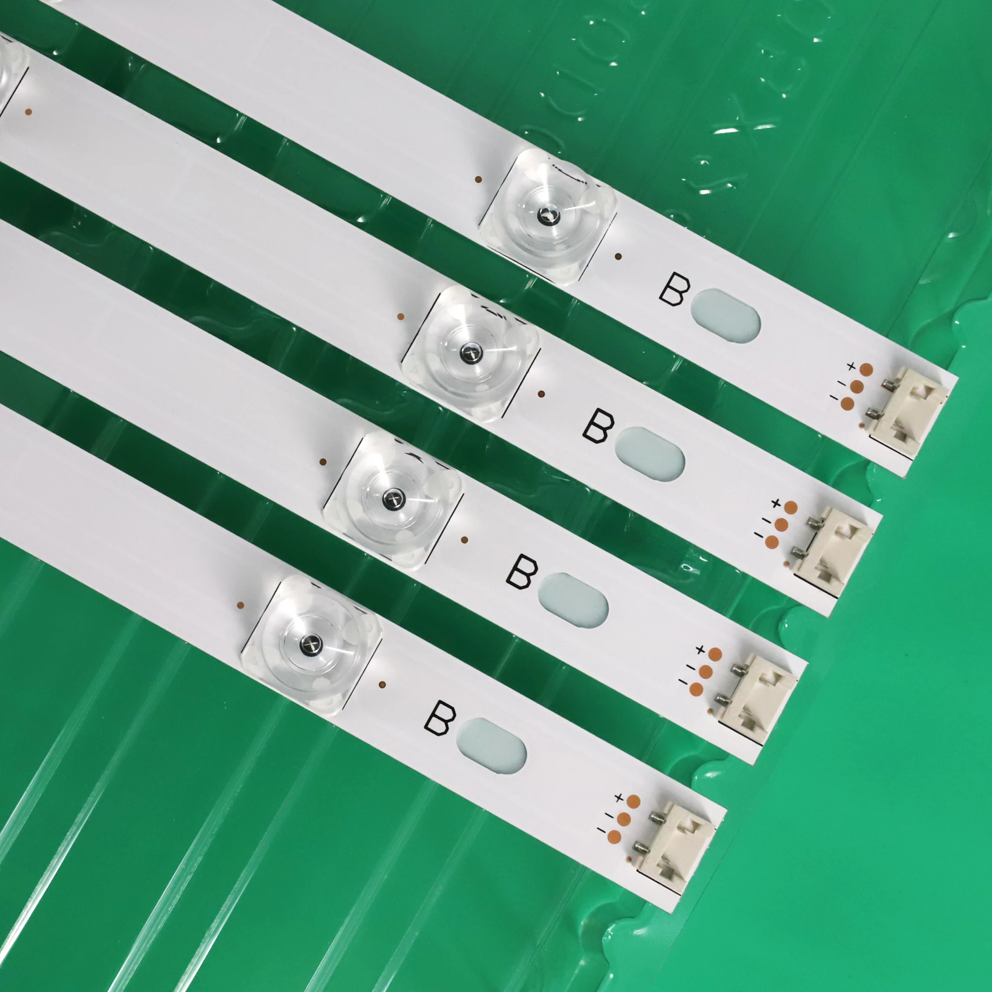 8 peças (4 x a, 4 *