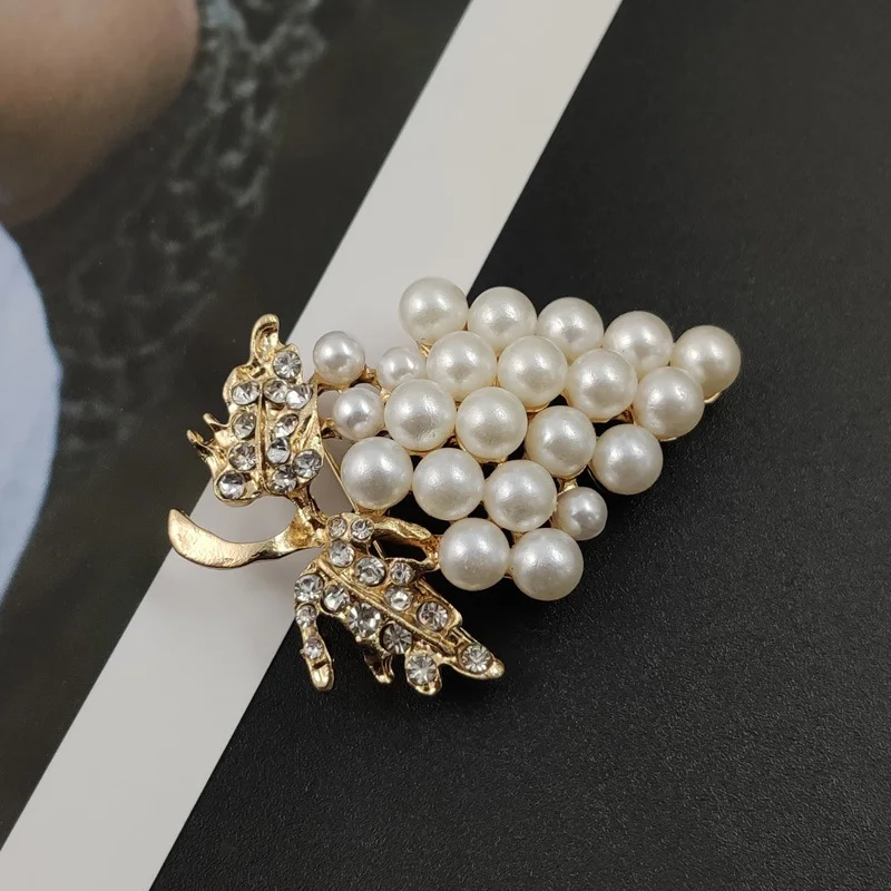 Модная женская брошь с узором винограда заколка искусственным жемчугом для