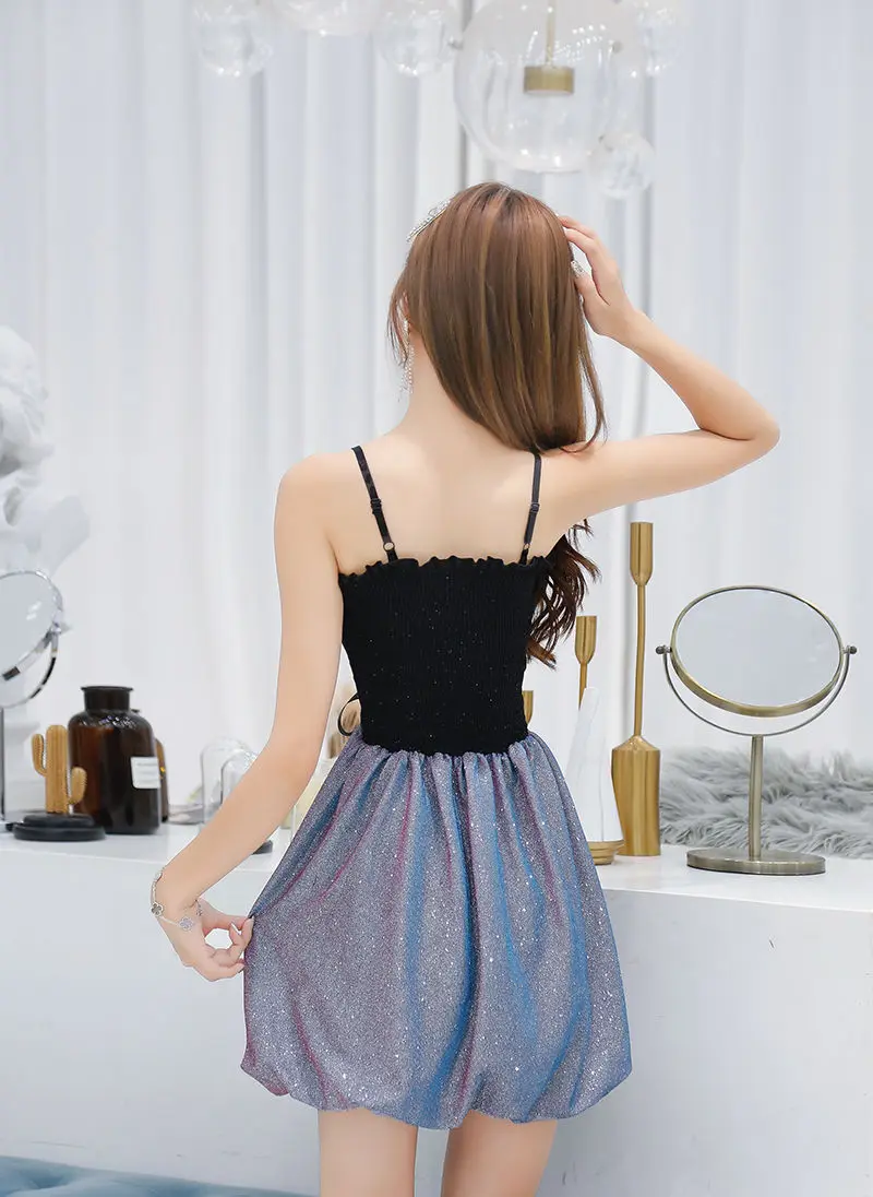 Женское платье на бретельках с глубоким v-образным вырезом тонкое Клубное