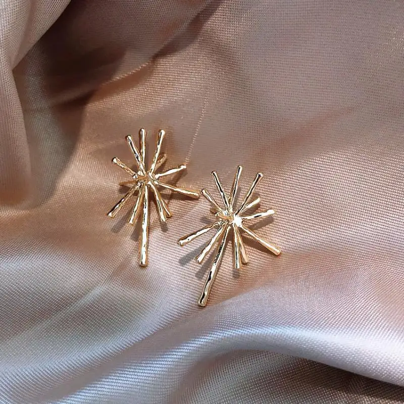 Корейские серьги элегантные золотые висячие с большим цветком для женщин