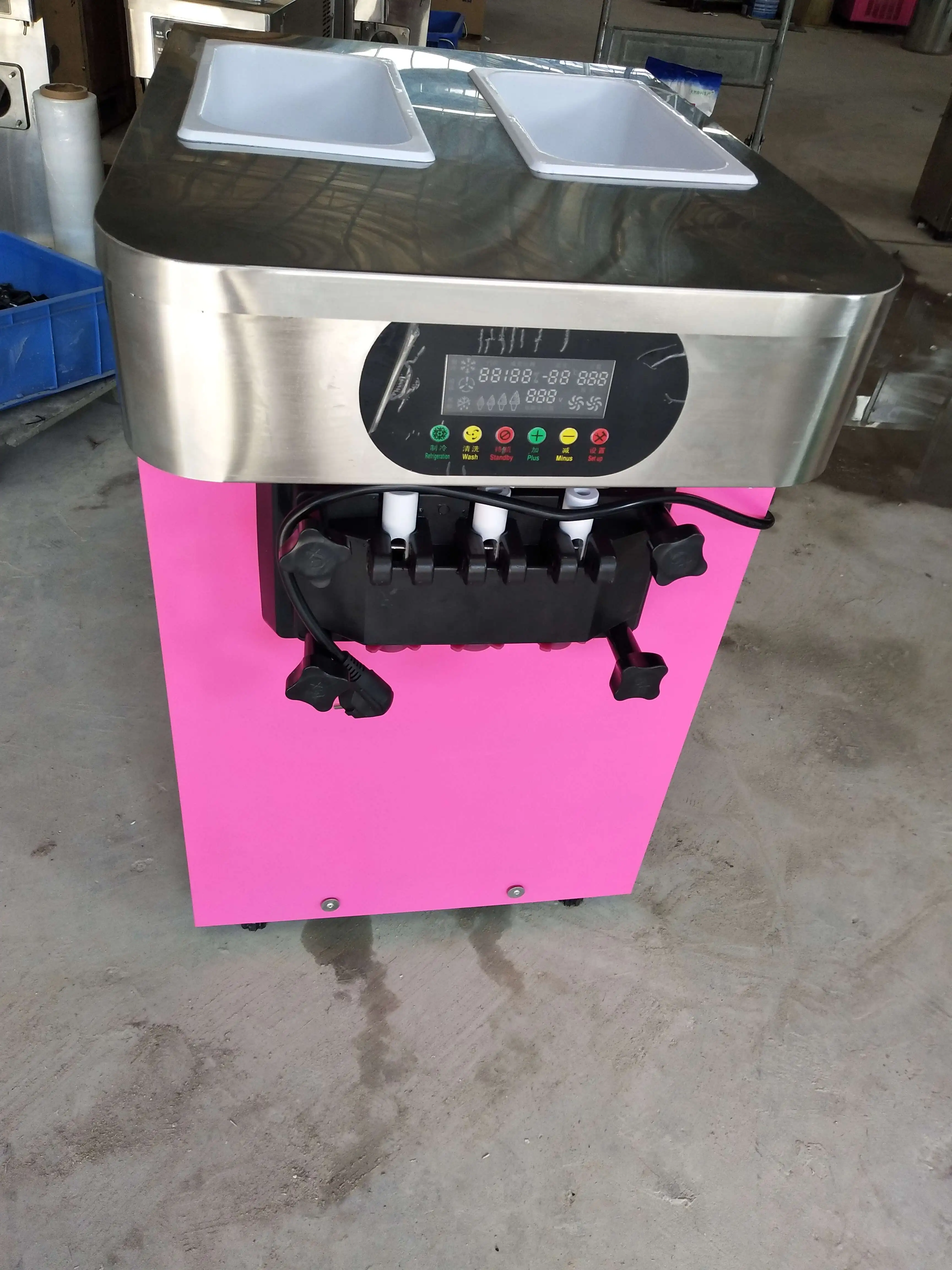 Настольная машина розового цвета для производства мягкого мороженого торговый