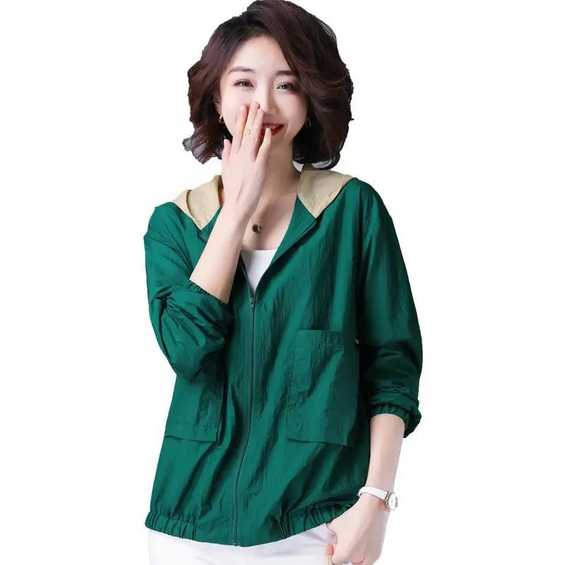 

Куртка женская Солнцезащитная с капюшоном, Короткая свободная тонкая воздухопроницаемая рубашка, верхняя одежда, большие размеры 4XL, на лет...