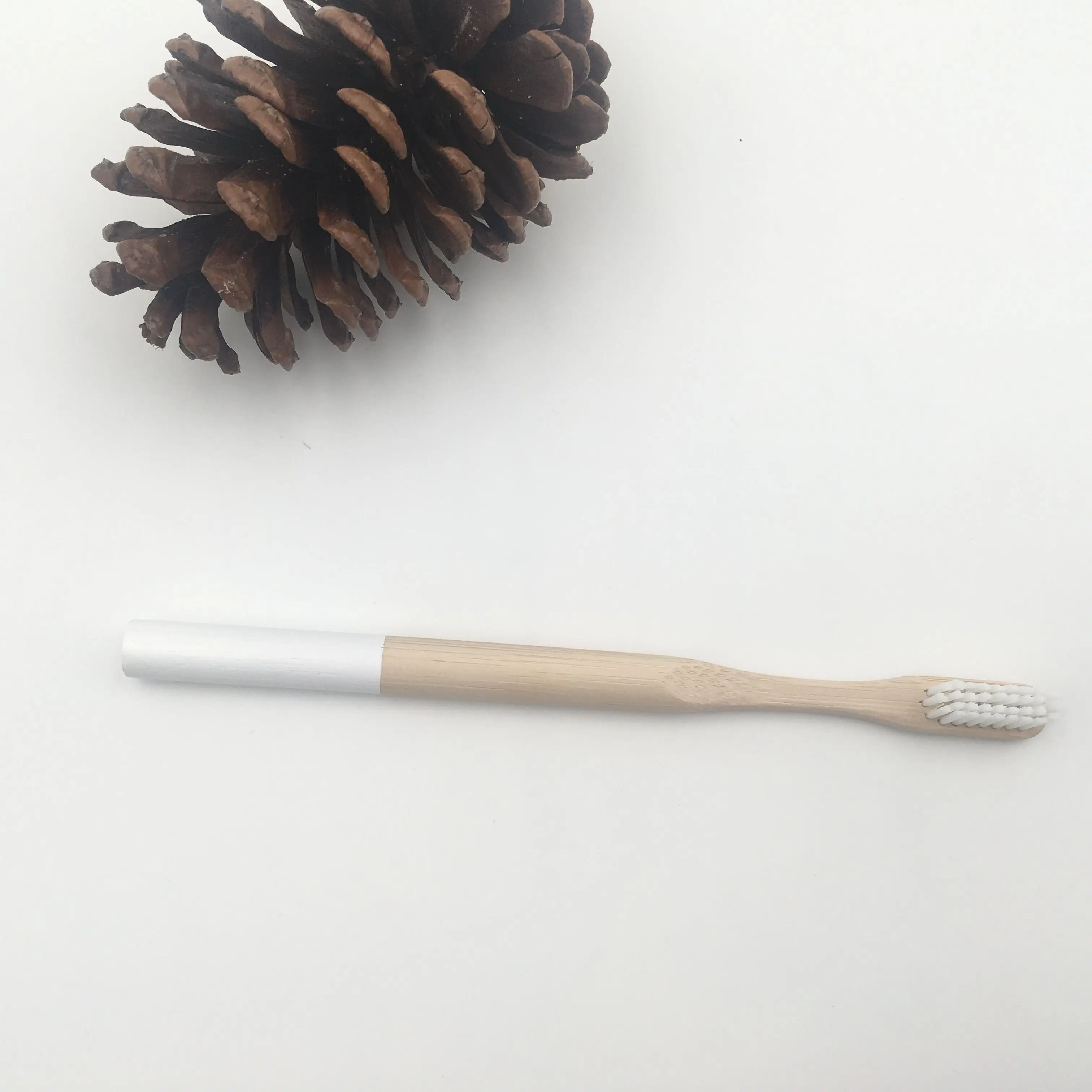 1 pcs white 7 цветов, 1 шт., Бамбуковая зубная щетка, натуральный бамбук, радуга, экологически чистая мягкая щетина, деревянная ручка, зубная щетка, дорожный уход за полостью рта - Цвет: 1 pcs white