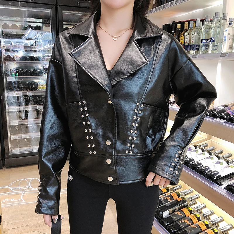 Куртка женская черная Байкерская с заклепками из искусственной кожи PY110