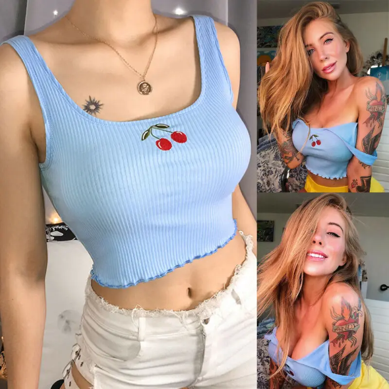 Кроп топ женский с вышивкой вишни майка на бретелях укороченная эластичная
