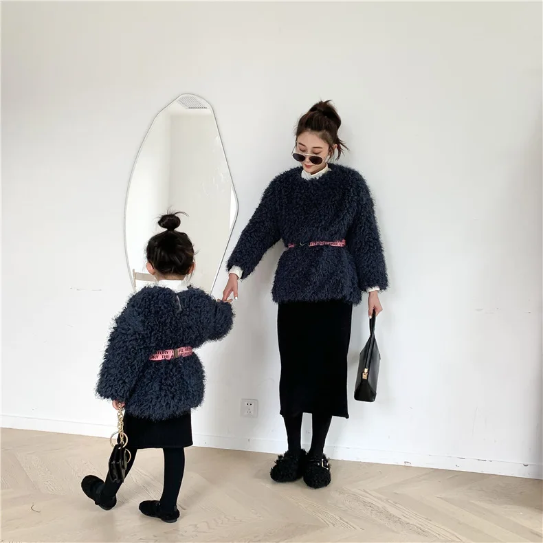 

Новая зимняя однотонная бархатная куртка в Корейском стиле с длинным рукавом из искусственного меха Верхняя одежда для девочек и женщин Од...