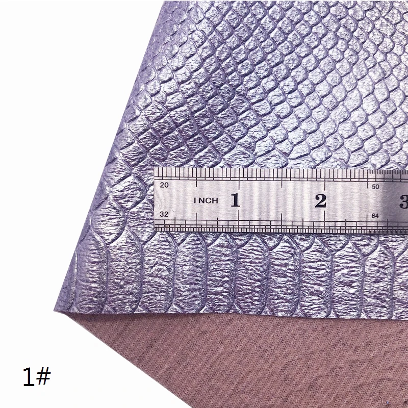 Фиолетовая объемная блестящая кожаная ткань с золотыми полосками искусственная