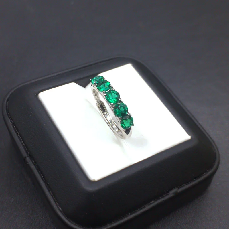 Женское кольцо из серебра 925 пробы с изумрудом | Украшения и аксессуары