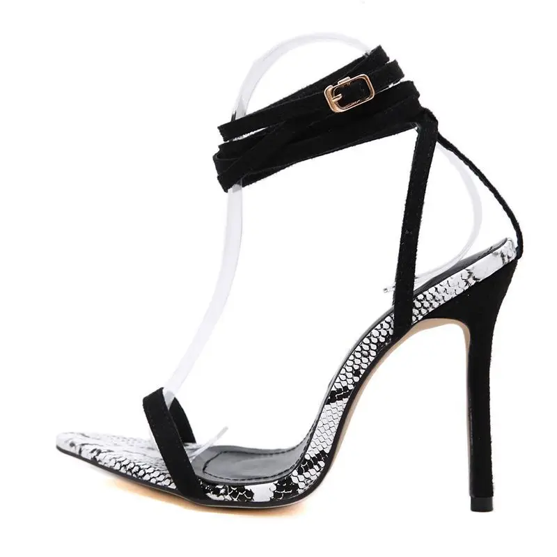 

Sandals with crossed pointy straps and pointy super high heels 2021 pointed toed woman shoes sandals