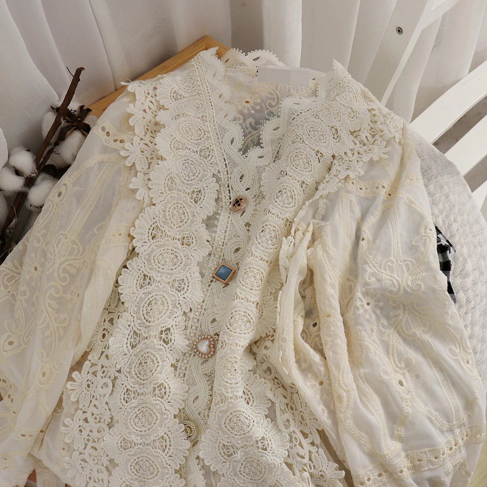 

Women's Blouses 2021 Spring New Vintage V-neck Patchwork Lace Fashion Loose Casual Temperament Button Up Shirts Ladies Tops