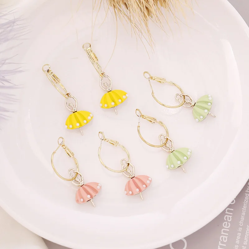 

Женские серьги в виде лебедя для танцев