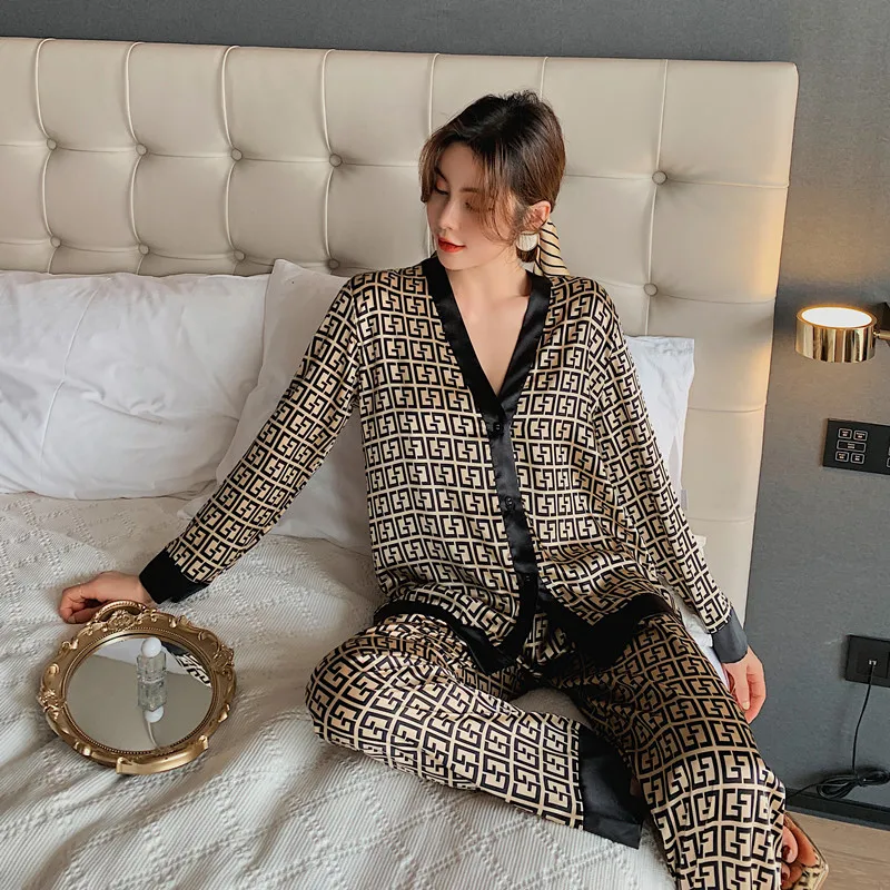 

2021 Spring Women's Pajamas Set New Luxury Style Fashion Cross Letter Print Sleepwear Silk Like Leisure Home Clothes Nightwear