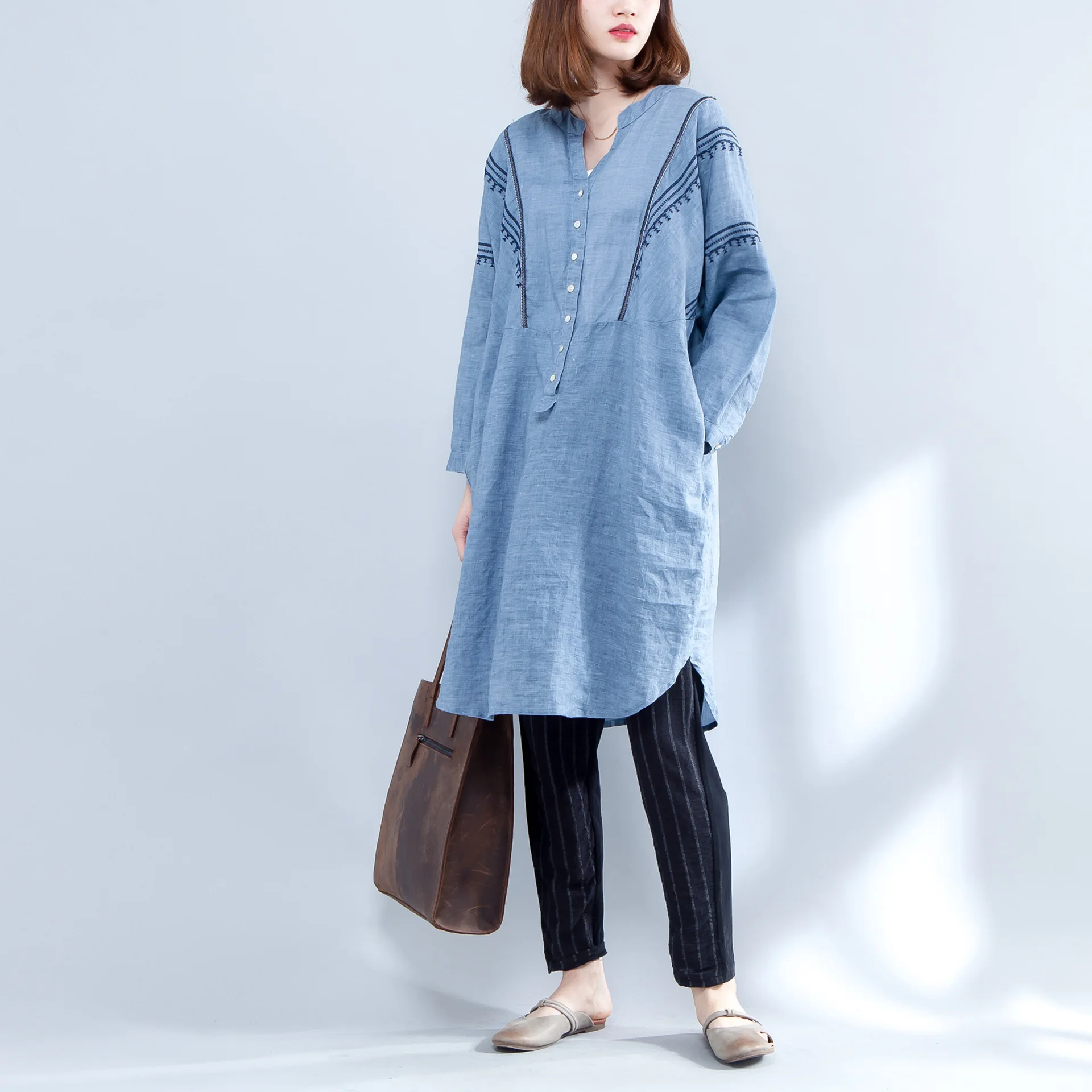 Женская рубашка с вышивкой Bazhenova свободная Осенняя Длинная блузка V-образным