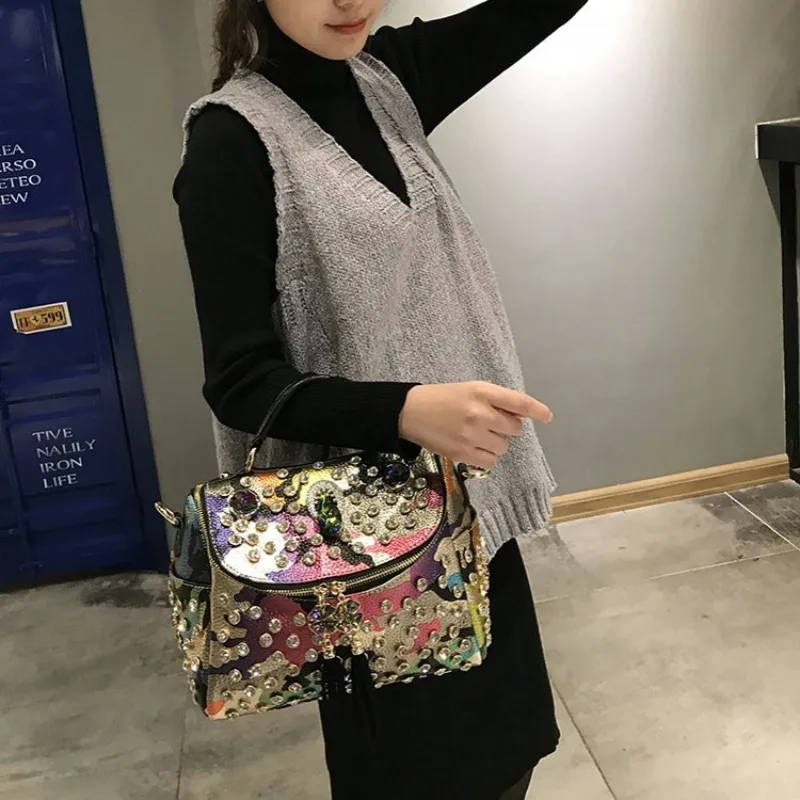 Сумка-тоут женская из экокожи модный саквояж кросс-боди с кисточками и стразы