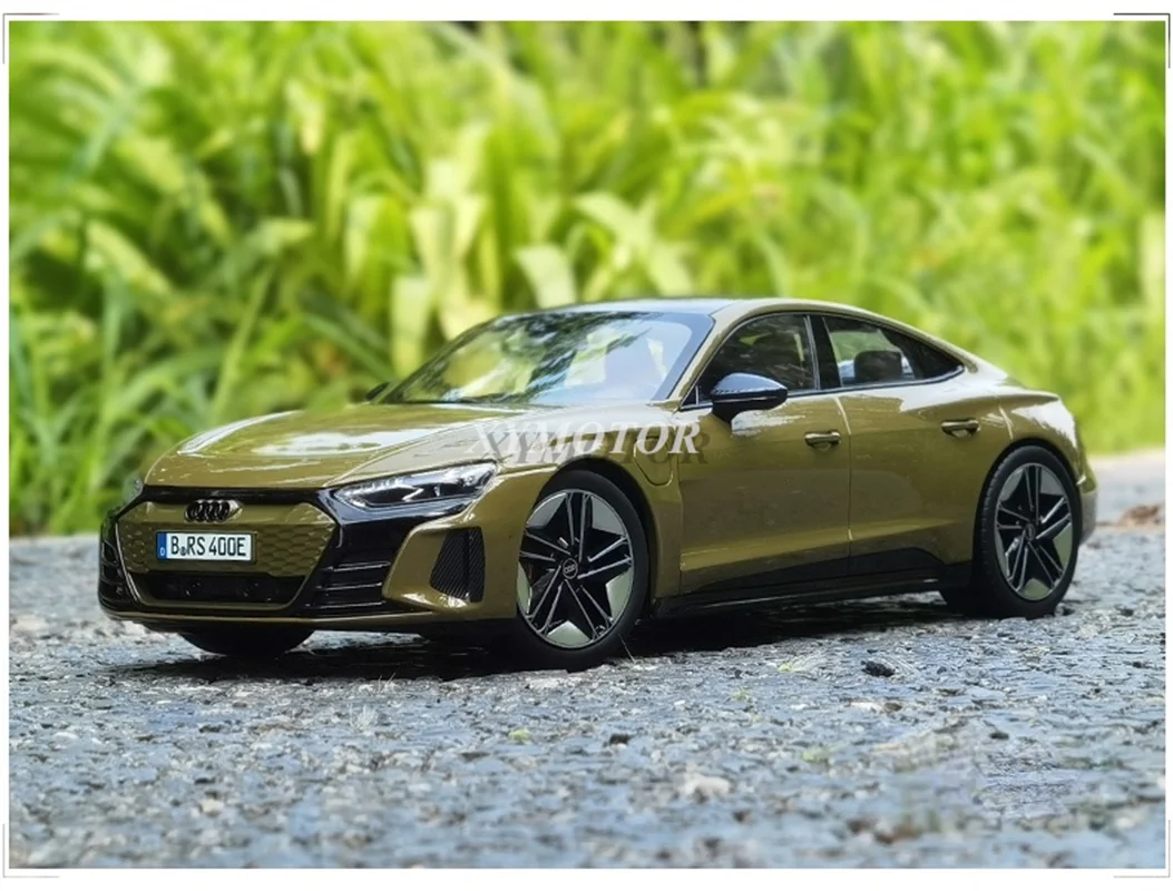 

1:18 Norev For Audi RS E-tron GT Pure electric Metal Diecast Car Model Boys Girls Gifts Collection Display Yellow