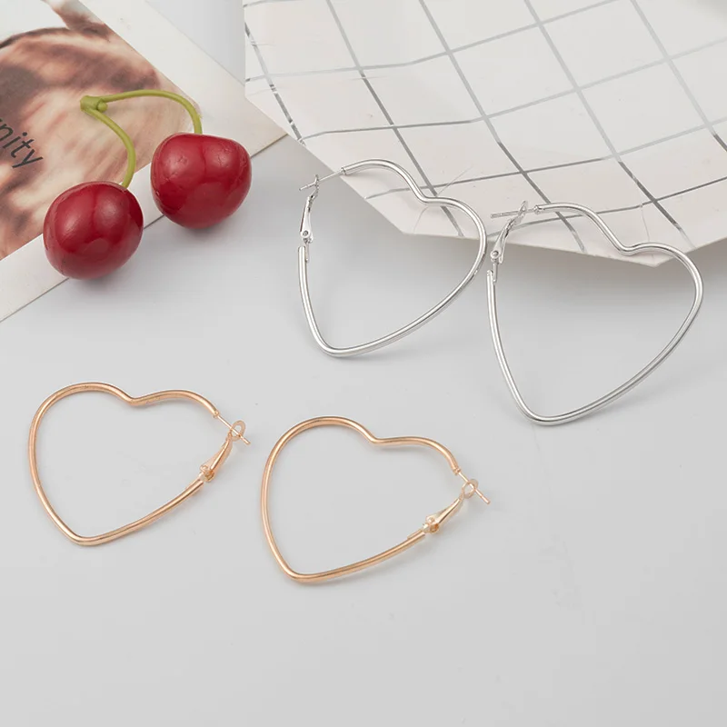 Большие серьги-кольца с полым сердечком для женщин Клипсы из металла в стиле панк