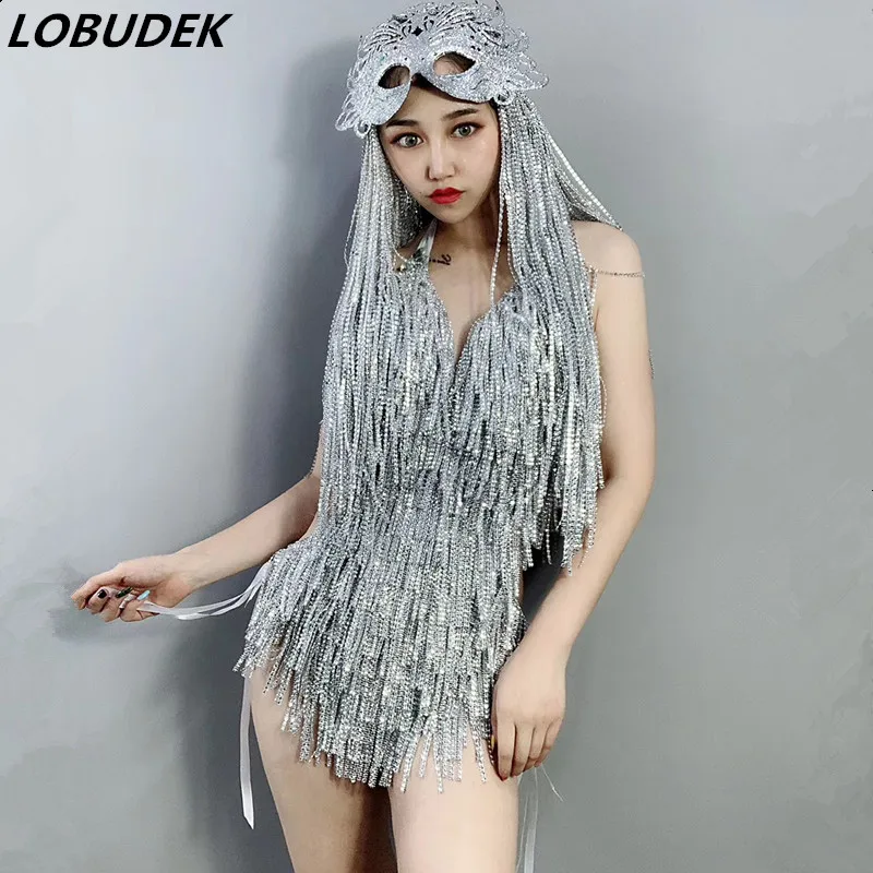 Боди женское блестящее с бахромой и открытой спиной пикантный костюм париком