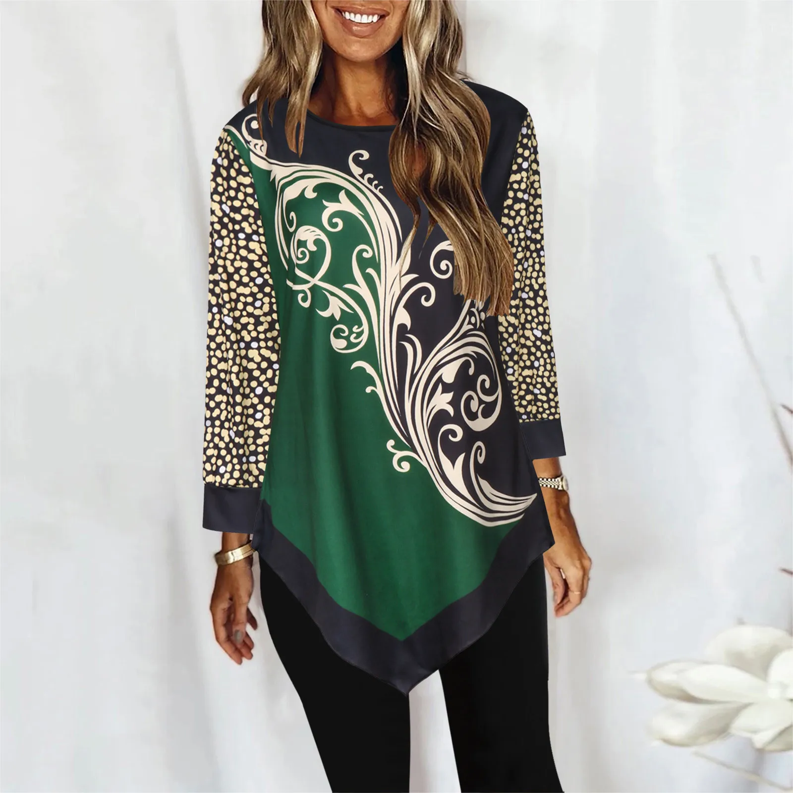 

Женская блуза с цветочным принтом, асимметричным подолом и рукавом 3/4