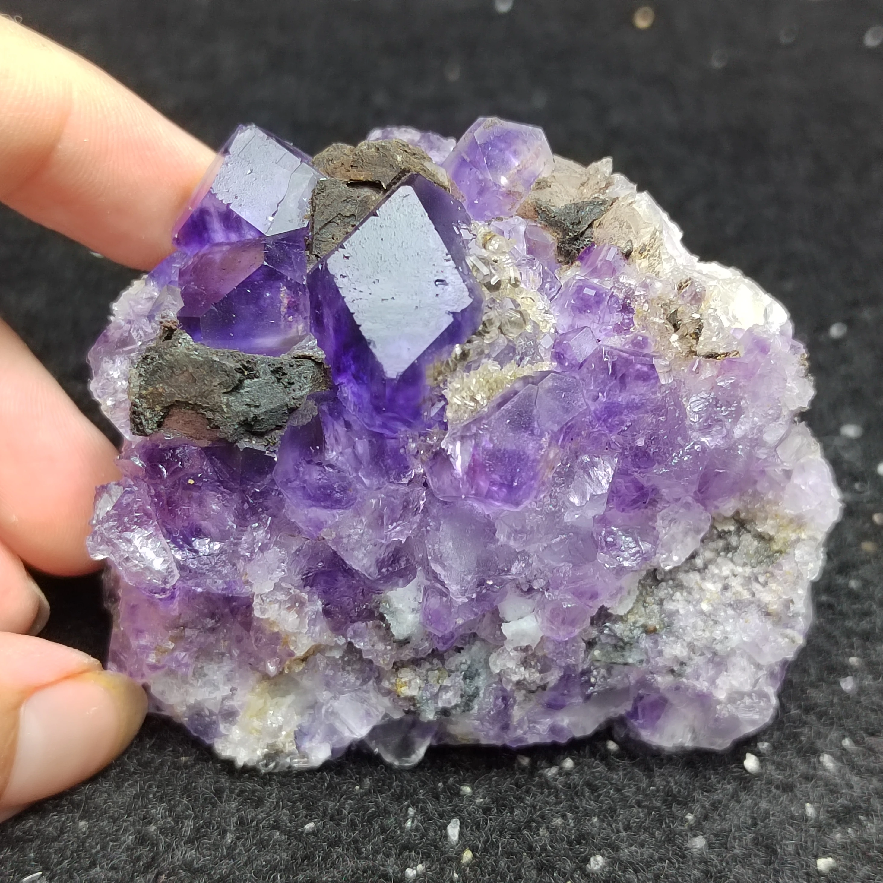 173.2gNatural purple blue fluorite and crystal symbiosis mineral healing energy specimen home decoration
