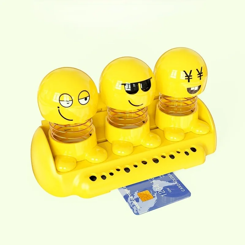 Прекрасная маленькая желтая украшение Кукла Смешная Детская Телескопическая Игрушка с Ароматом Для Автомобиля, Качающая Головой, Интерьерное Украшение Для Детей.