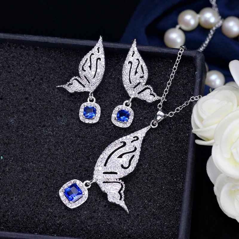 BeaQueen красивая в форме бабочки микро выложенные фианиты желтое золото серьги