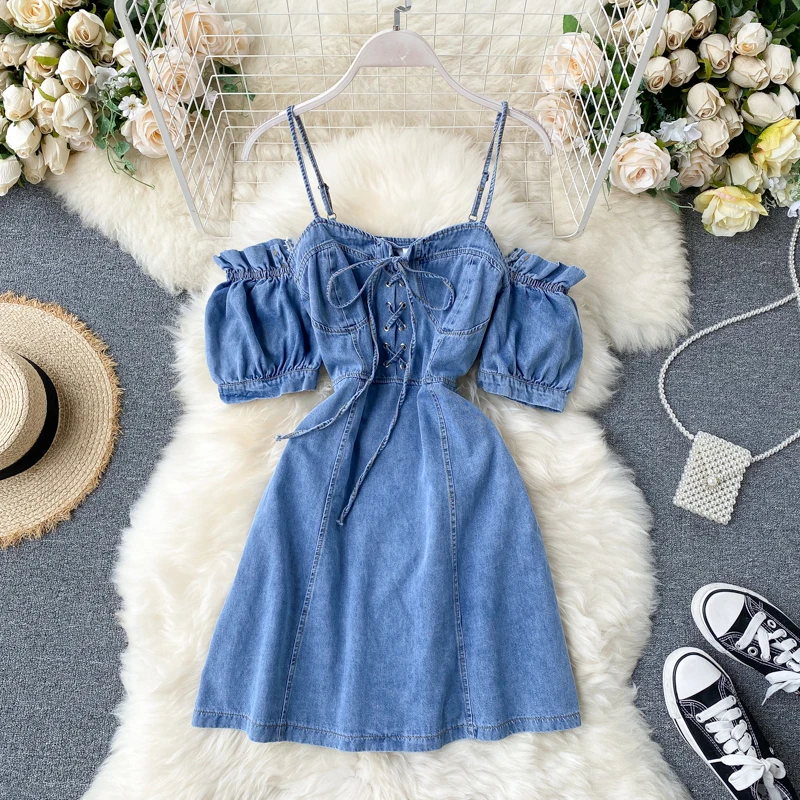 Короткое джинсовое платье мини винтажное облегающее из денима на шнуровке