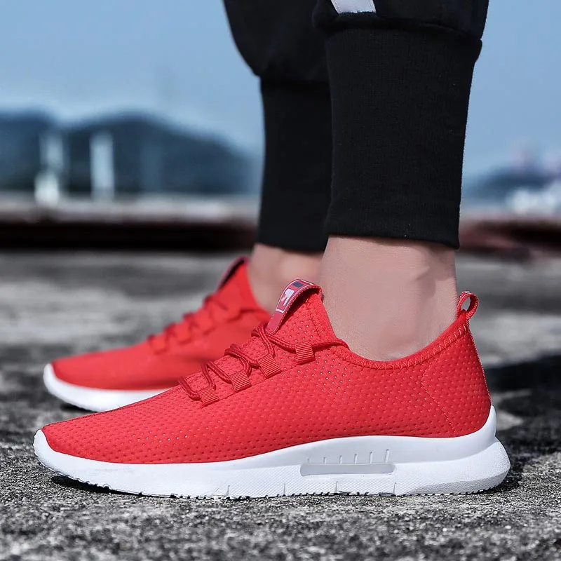 Легкие недорогие мужские спортивные туфли 35-46 белая мужская женская светильник