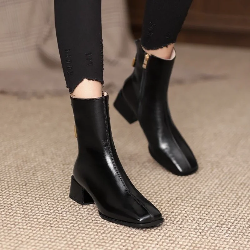 

2022 Women Round Toe Autumn Winter Ankle Boots Cow Leather Zipper Fashion Shoes Square Heel Motorcycle Boots Plus Size 34-40