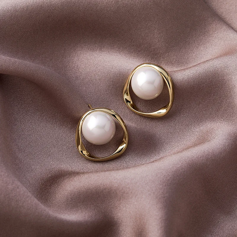 

LOVOACC Elegant Round Simulated Pearl Earrings for Women Lady Gold Color Alloy Irregular Geometric Drop Earrings Wedding Jewelry