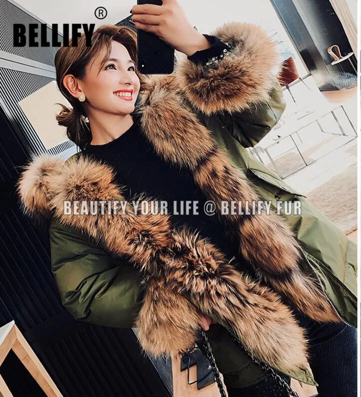 Женское меховое пальто с капюшоном на утином пуху отделкой из натурального меха