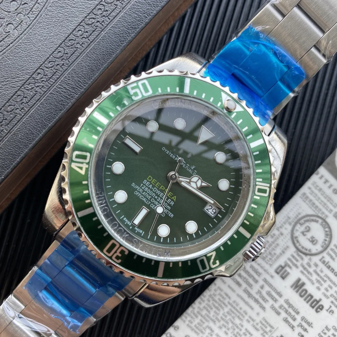 

2021 men's watch European and American carbon fiber grain fashion brand quartz watch Black pointer Sports Watch