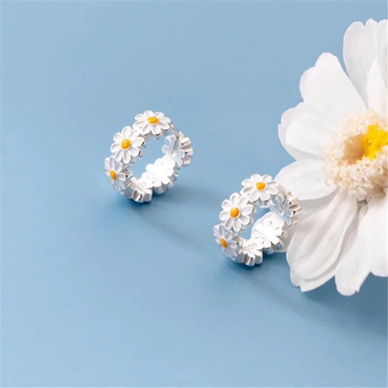 

Серьги-кольца женские из серебра 925 пробы с цветком Маргаритки