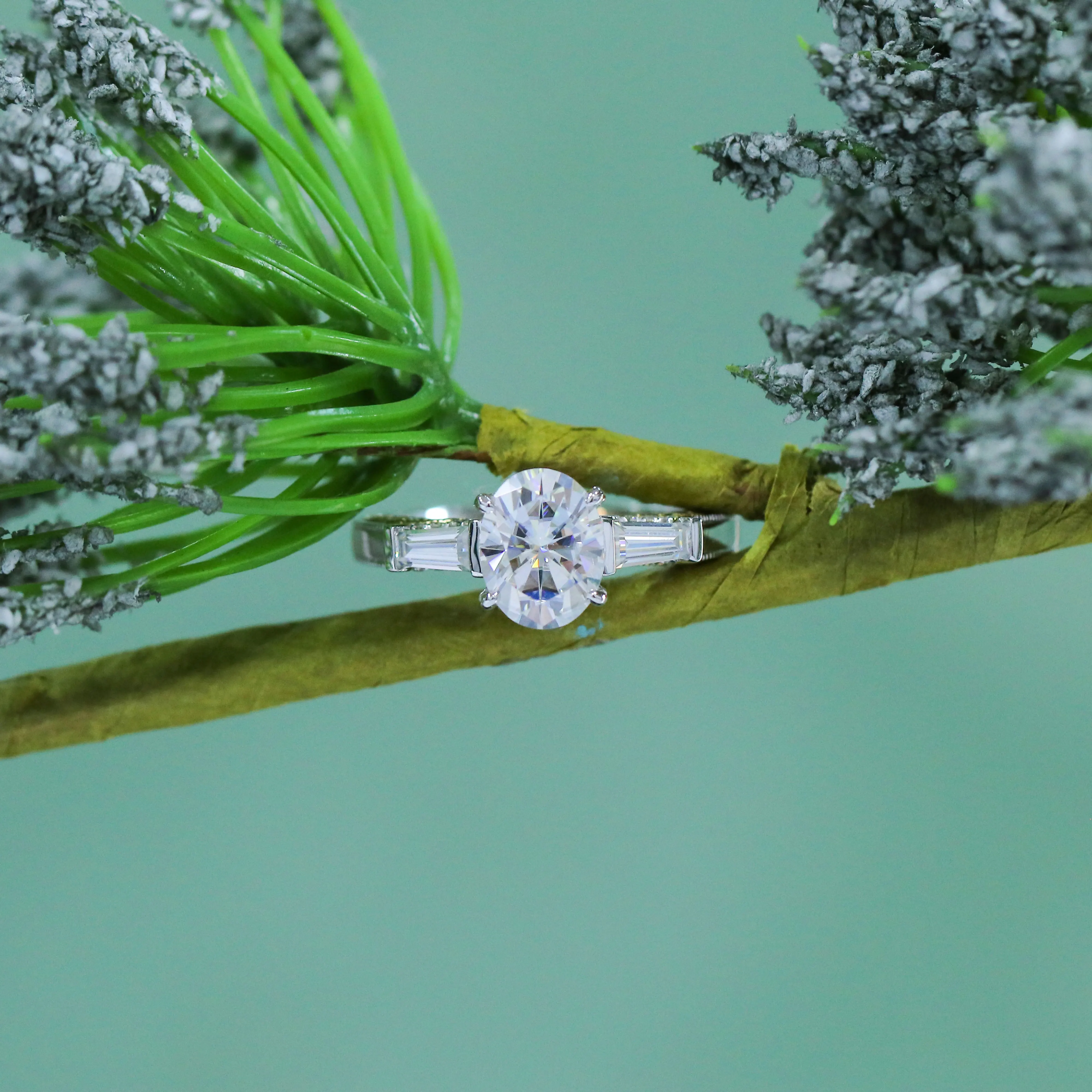 DovEggs Two Tone Center 2ct 7*9mm DEF/GH Color Oval Moissanite Three Stone Wedding Engagement Ring with Accents for Women | Украшения и