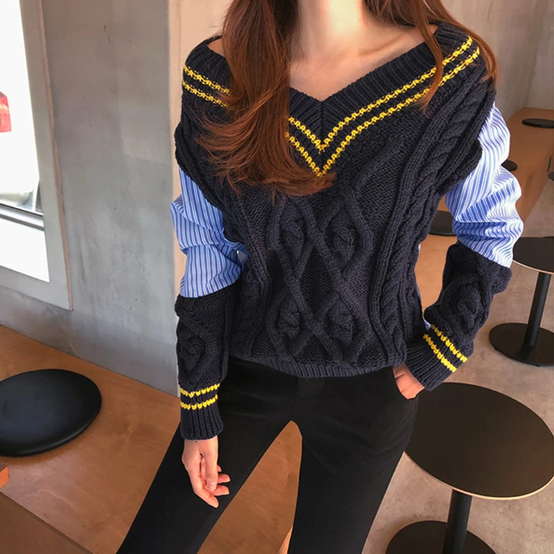 Женский трикотажный пуловер TWOTWINSTYLE разноцветный Повседневный с v-образным