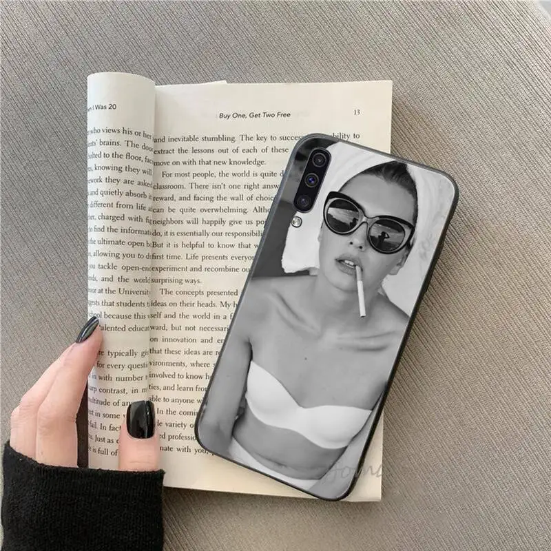 

Sexy girl smoking Phone Cases For Samsung galaxy S note 7 8 9 10 20 fe edge A 6 10 20 30 50 51 70 lite plus Soft Silicone