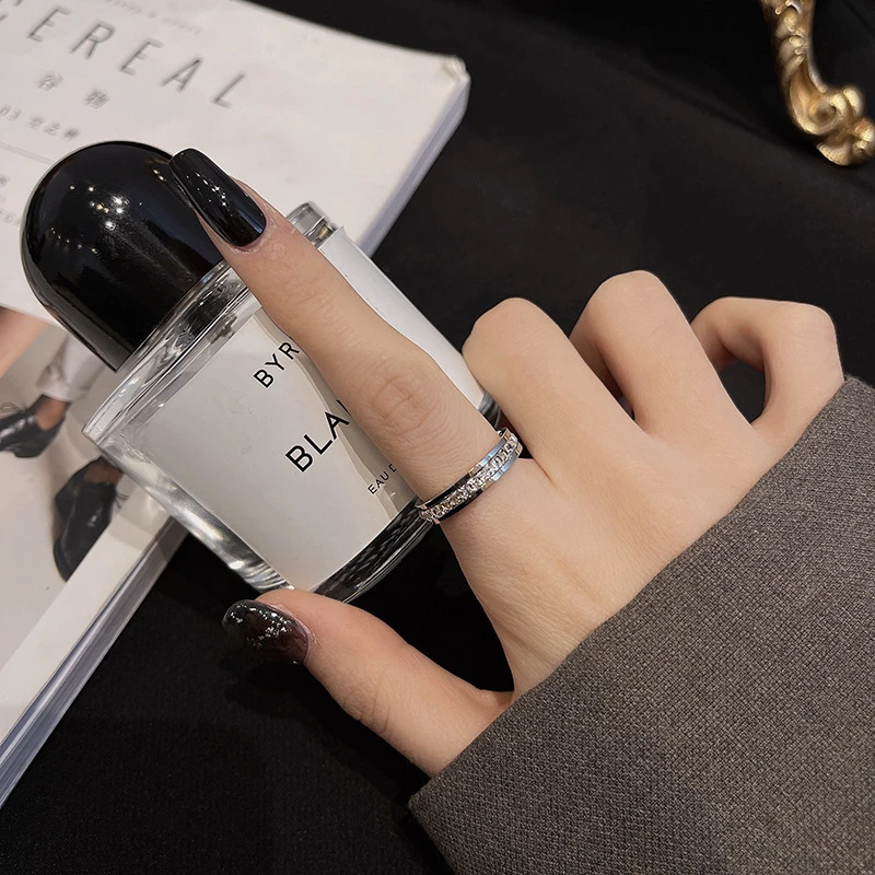 

Gypsophila design ring female light luxury zircon index finger ring titanium steel personality fashion cold wind ring wholesale